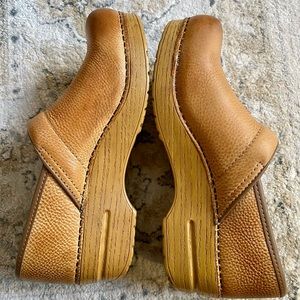 Light brown leather Danskos